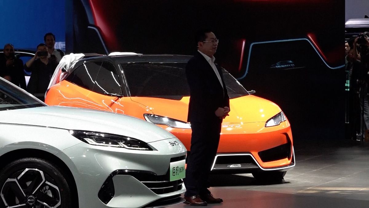 Na autosalonu v Pekingu byl k vidění rekordní počet elektroaut a hybridů